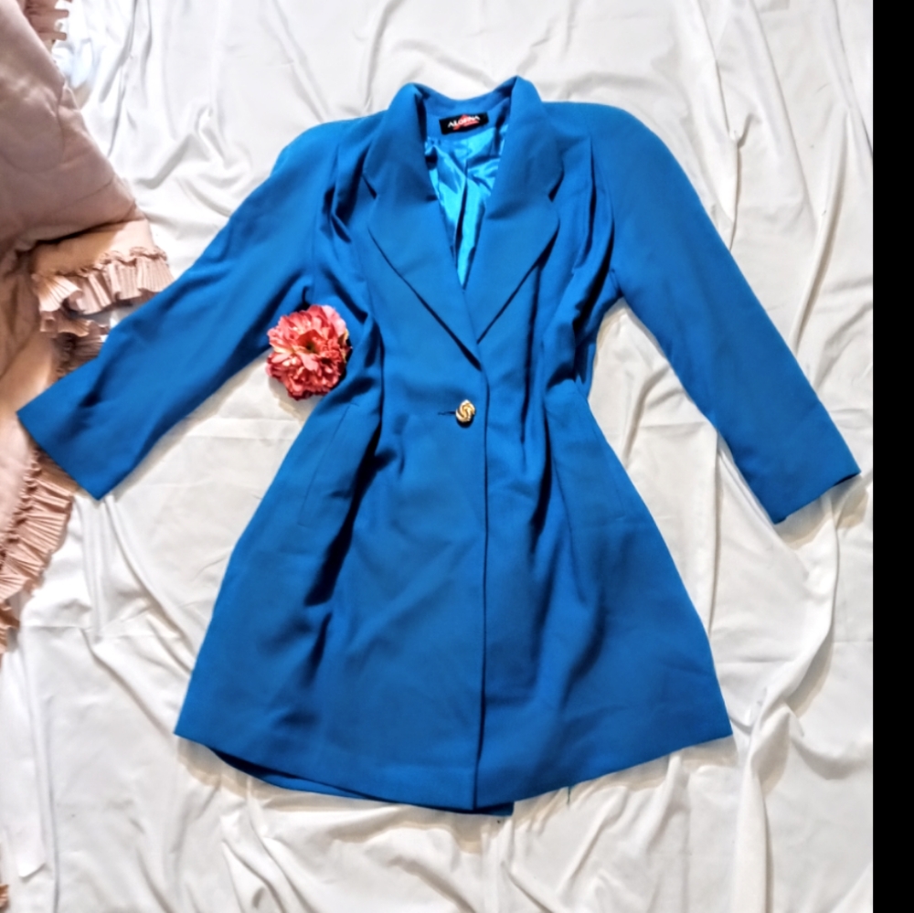Gorgeous Alorna beautifully colored lightweight wool coat size medium
